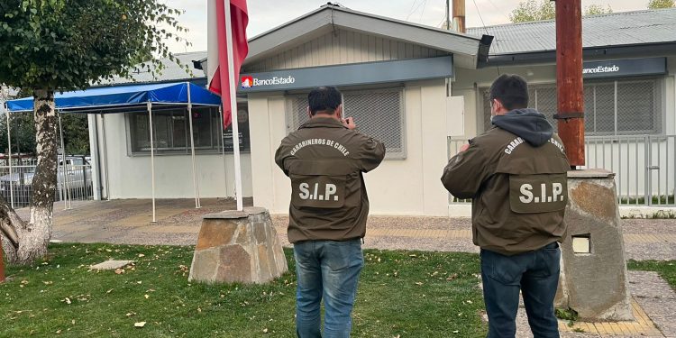 Dos personas detenidas en Cochrane por intento de ingreso a dependencias contiguas a Banco Estado.