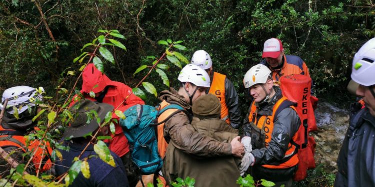 Carabineros del GOPE Aysén encuentra a persona con presunta desgracia en Lago Atravesado.