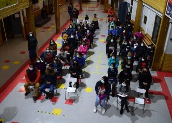 Familias conocen el proyecto que construirá 59 viviendas en Puerto Chacabuco.