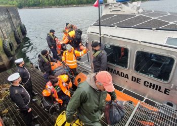 Armada rescató  a 10 personas desde lancha a motor que  tocó fondo en cercanías de Puerto Aguirre.