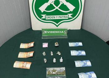 Carabineros y Fiscalía detuvieron a dos personas y decomisan alrededor de 4 millones de pesos en drogas en Puerto Cisnes.