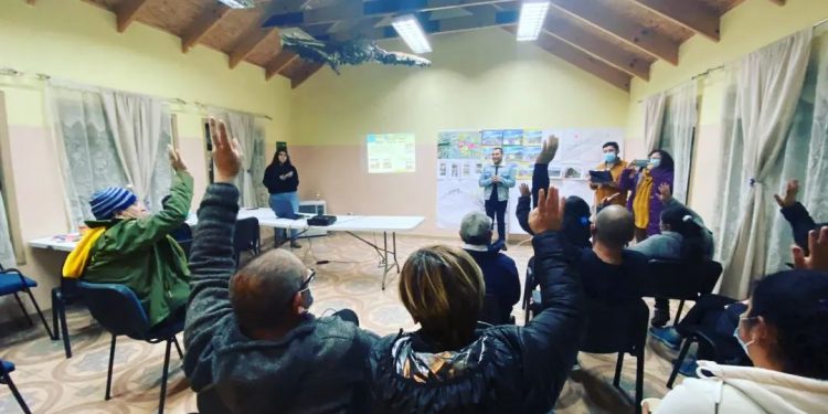 Vecinos del barrio Quebrada La Cruz de Coyhaique validan proyectos de intervención por programa Quiero Mi Barrio.