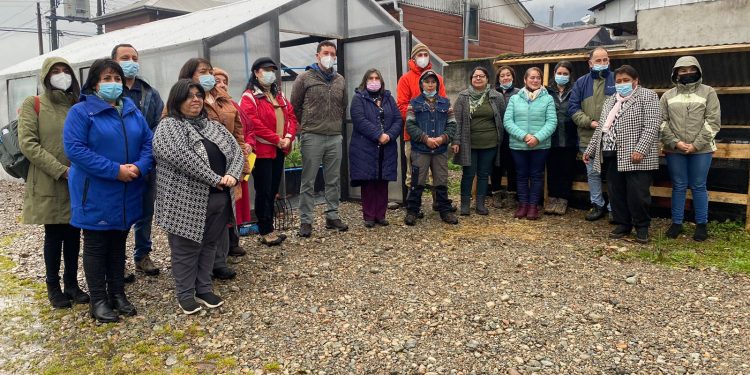 En Puerto Aysén agrupación de mujeres «Las Maravillas» trabajan en huerto piloto comunitario y sustentable.