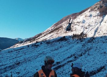 Trabajo conjunto entre Carabineros del GOPE, ONEMI, Ejército y civiles permitió extracción de dos montañistas desde cara posterior del cerro Castillo.