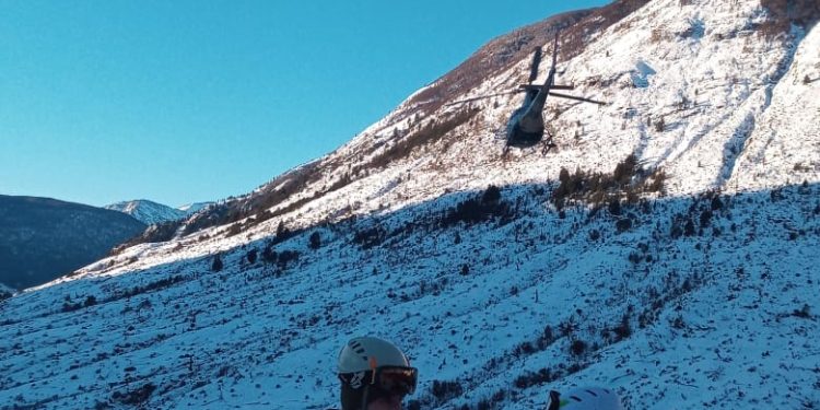 Trabajo conjunto entre Carabineros del GOPE, ONEMI, Ejército y civiles permitió extracción de dos montañistas desde cara posterior del cerro Castillo.