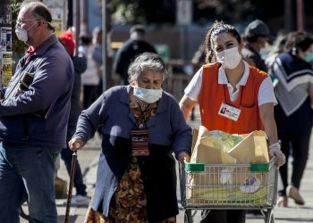 Diputado Calisto propone implementar tarjeta de alimento para adultos mayores y personas con discapacidad.