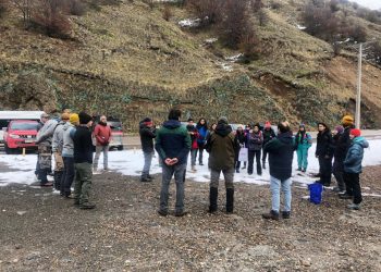 Jóvenes realizan voluntariado en Parque Nacional Cerro Castillo.