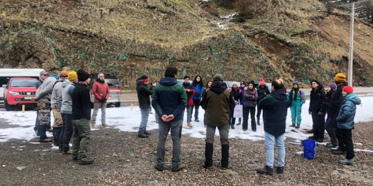 Jóvenes realizan voluntariado en Parque Nacional Cerro Castillo.