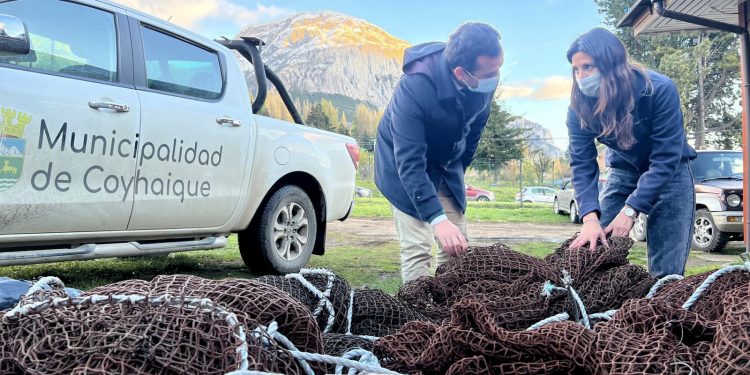 AquaChile y Municipalidad de Coyhaique concretan iniciativa de manejo de residuos domiciliarios.