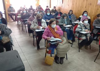 En Puerto Aysén se realiza segundo taller de compostaje en donde participaron vecinos de valle Simpson y Villa Frei.