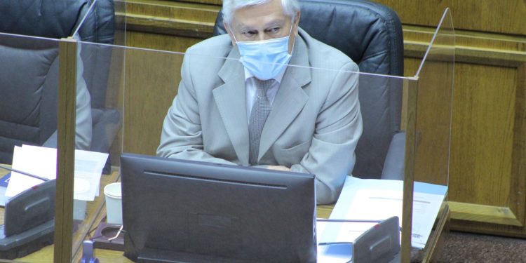 Senador Sandoval destacó promulgación de la Ley de Integración Social en la planificación urbana, gestión de suelo y plan de emergencia habitacional.
