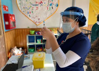 Inician refuerzo de vacunación en establecimientos educacionales de Coyhaique.
