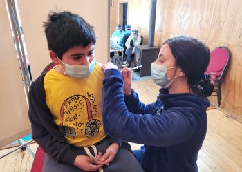 Operativo de vacunación durante el fin de semana inocula 200 dosis contra COVID e Influenza.