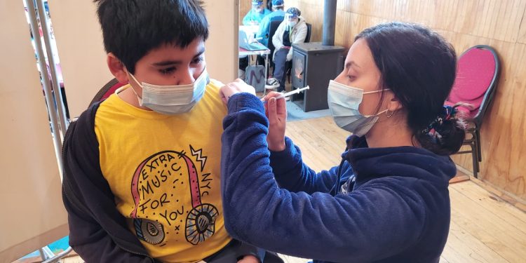 Operativo de vacunación durante el fin de semana inocula 200 dosis contra COVID e Influenza.