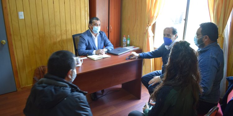 Rector del Centro de Formación Técnica Estatal recibe la visita de directivos de la Empresa Emporcha.