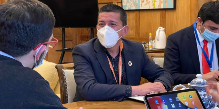 Alcalde de Aysén viaja a la capital nacional a solicitar recursos en la Subdere.