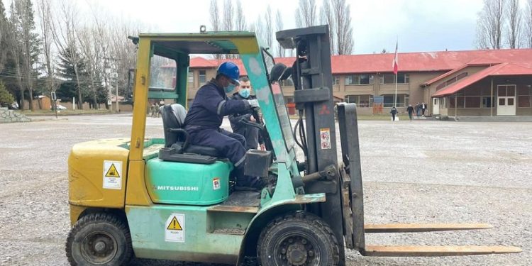 Soldados Conscriptos del Destacamento Motorizado N°14 “Aysén” se capacitan en curso SENCE.