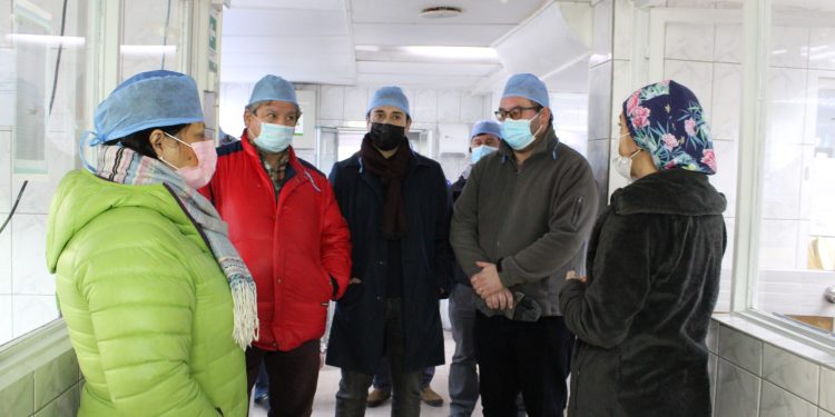 Diputados de Aysén fiscalizan unidad de esterilización del Hospital Regional y denuncian graves anomalías sanitarias.