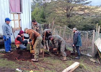 Carabineros de Puerto Aysén presta apoyo en traslado de materiales de construcción en beneficio de adultos mayores en sector Valle Pangal.