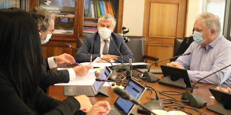 Con más de cien indicaciones ingresadas, continúa su trámite en el Senado el proyecto de Ley sobre Envejecimiento Positivo.