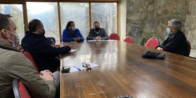 Senador Sandoval se reunió con director del Servicio de Salud Aysén para abordar infraestructura de salud necesaria a nivel regional.