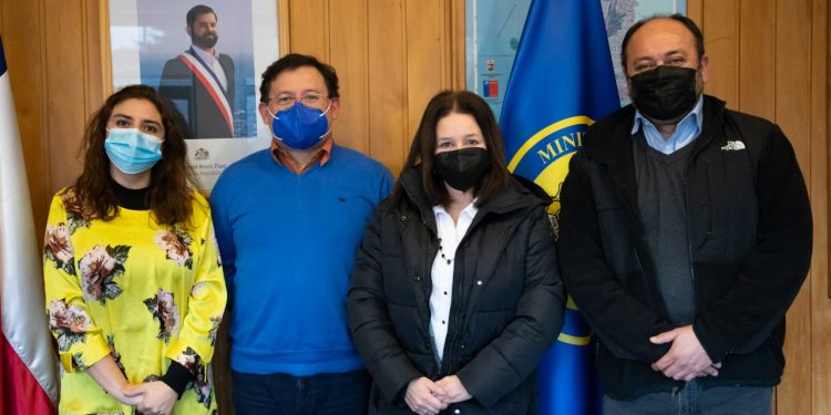 Delegado Presidencial Rodrigo Araya y Senadora Ximena Órdenes se reúnen para analizar prioridades de conectividad para la región de Aysén