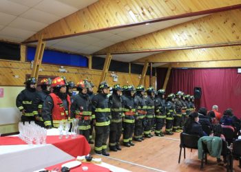 Reconocen a bomberos y bomberas de la comuna de Cisnes.