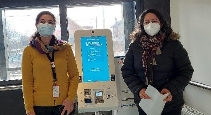 Registro Civil instala moderno tótem de autoatención en el Hospital de Cochrane.