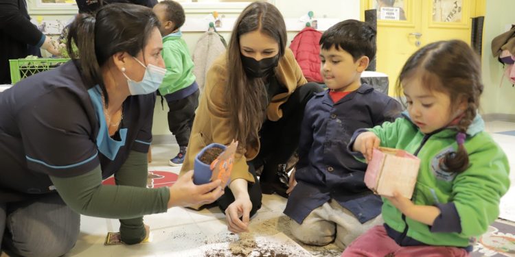 Karamanos comparte y visita labores de fundaciones Integra y Prodemu, en su calidad de presidenta de dichas instituciones