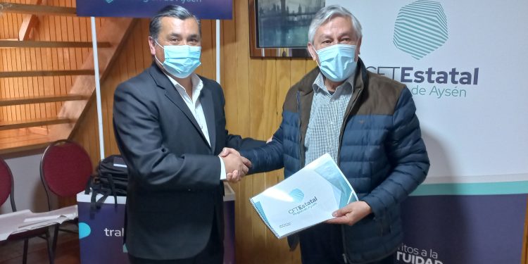 David Sandoval visita Centro de Formación Técnica Estatal de la región: “Constituye un aporte significativo en un ámbito que para la región tiene un tremendo déficit: la formación de capital humano”