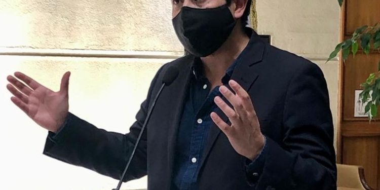 Calisto valoró aprobación de proyecto que posterga traspaso de colegios desde los municipios a los SLEP