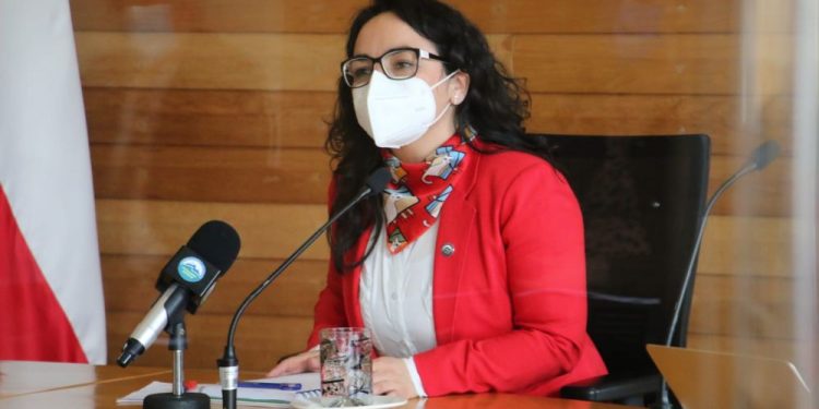 Gobernadora Macías destaca suspensión de resolución exenta que restaba cuota de extracción del recurso erizo