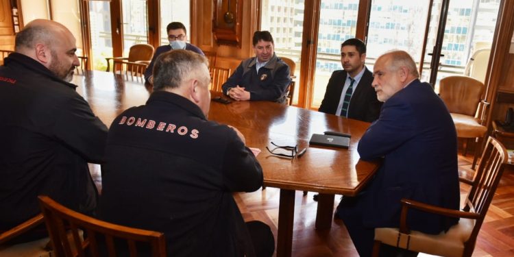 Diputado Calisto y bomberos de Puerto Aysén piden a Ministro de Vivienda extensión de comodato o traspaso del terreno que ocupan en la Ribera Sur