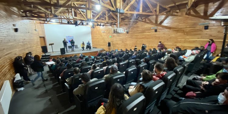 Minvu Aysén se reúne con comités de vivienda y Municipalidad de Chile Chico