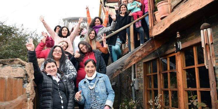 Programa Mujer y Participación Política de Sernameg reúne a mujeres para avanzar hacia la presencia y participación en todas las carreras y oficios no tradicionales