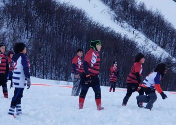 Campeonato de rugby de nieve en la Patagonia contó con la participación entusiasta de jóvenes y niños/as