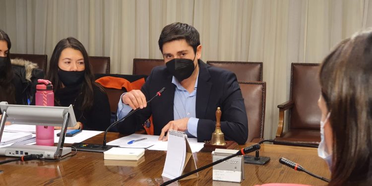 Diputado Calisto tras aprobación de proyecto que garantiza propiedad de fondos de pensiones:  “Esto es clave en medio de la incertidumbre que se genera por el texto de la nueva constitución”