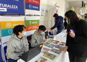 I Feria de Convivencia Escolar realizada por UAysén contó con la participación de diferentes establecimientos educacionales e instituciones afines de la región