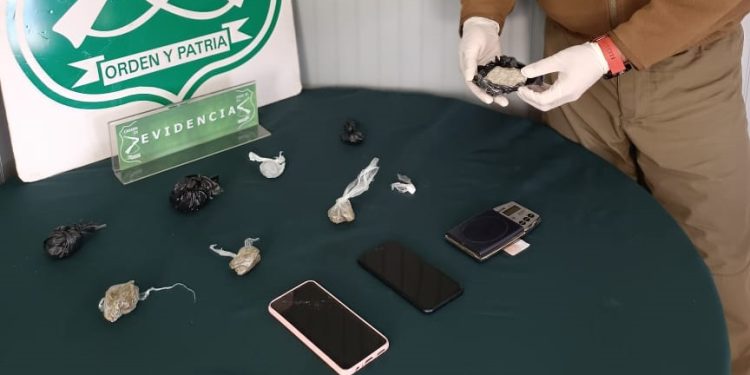 Dos detenidos por microtráfico de drogas en Coyhaique gracias a trabajo conjunto de Carabineros, Fiscalía y Gendarmería