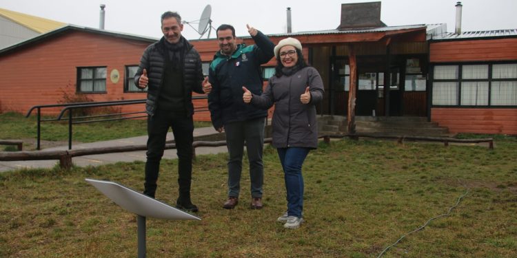 Internet satelital Starlink desarrollado por Space X testea su plan piloto en zonas rurales de la comuna de Coyhaique bajo supervisión de autoridades