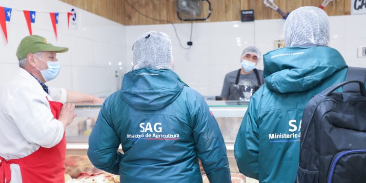 Servicio Agrícola y Ganadero fiscaliza para garantizar sanidad y buen estado de productos para estas Fiestas Patrias