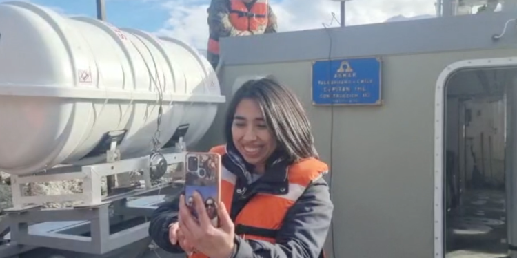 Habitantes de Lago O’Higgins realizan su primera videollamada gracias a la colaboración del Ejército
