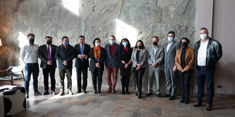 Nuevo tramo de la Red de Alta Velocidad fortalecerá la investigación y la educación en la Macrozona Austral