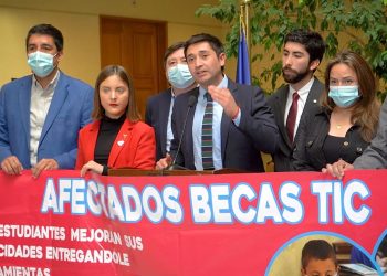 Calisto pide incluir en ley de presupuesto recursos para subsanar déficit de computadores para estudiantes de colegios subvencionados