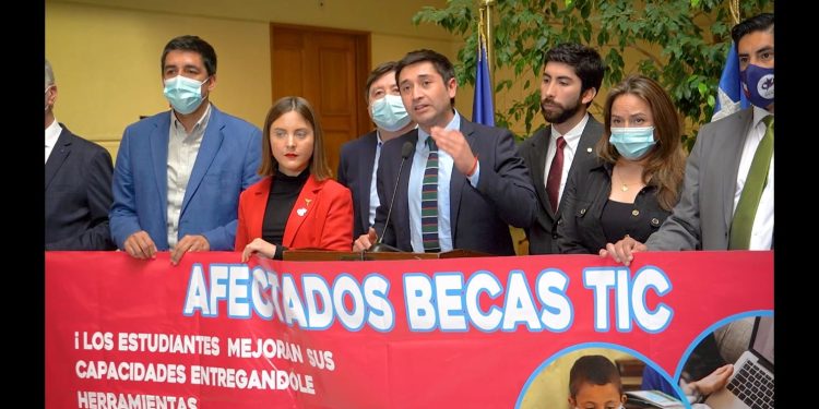 Calisto pide incluir en ley de presupuesto recursos para subsanar déficit de computadores para estudiantes de colegios subvencionados