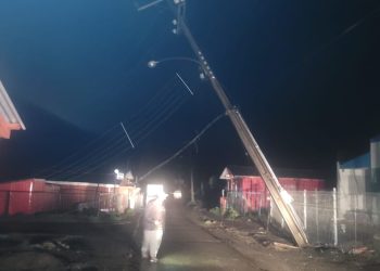 Edelaysen y Municipio de Aysén realizan operativo en conjunto para restablecer energía en Islas Huichas