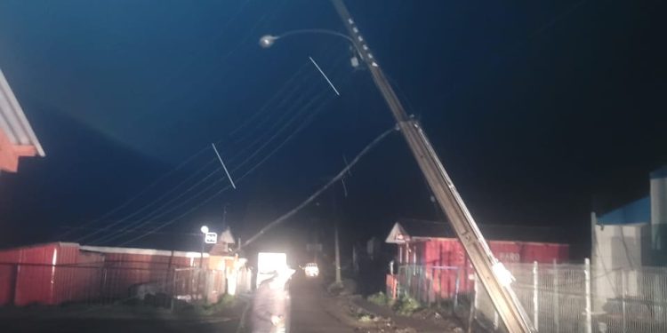 Edelaysen y Municipio de Aysén realizan operativo en conjunto para restablecer energía en Islas Huichas