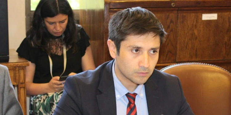 Diputado Calisto realiza defensa de los recursos marinos regionales ante emplazamiento de dirigentes de la pesca y parlamentario de Los Lagos