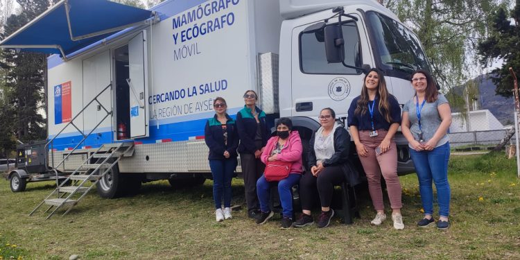 Día Internacional del Cáncer de mama: Más de una decena de atenciones realizó mamógrafo móvil en estadio municipal de Coyhaique