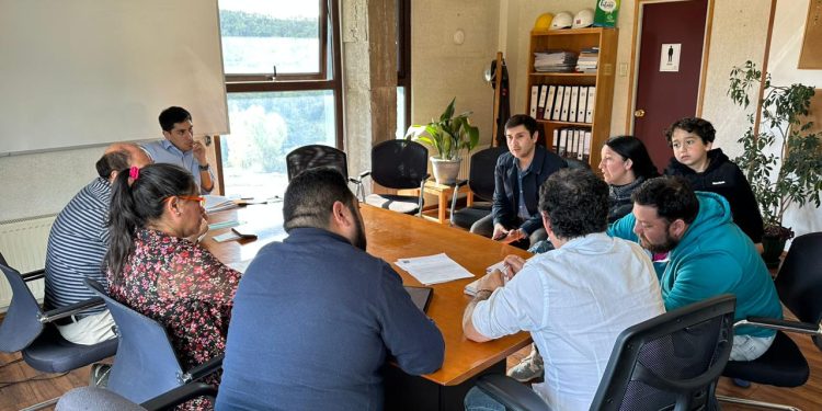 Diputado Calisto y vecinos de Balmaceda piden a Serviu terreno para construcción de un Cesfam en la localidad